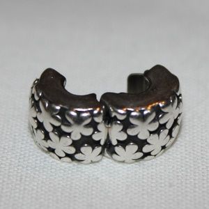 Pandora Flowers Clip